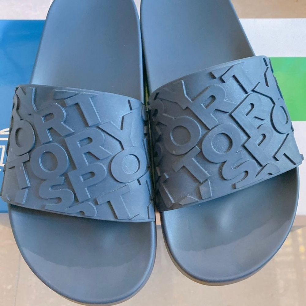 Tory Burch emboss logo slides 7. It comes with original box